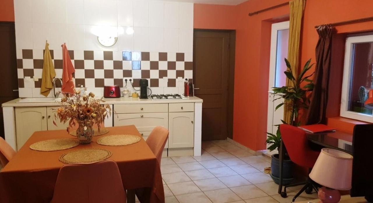 Petit Patio En Centre Ville Nîmes Kültér fotó